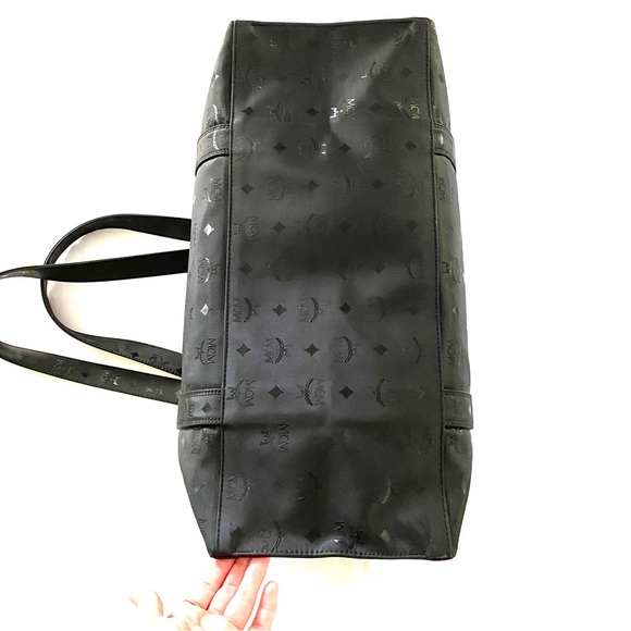 MCM Visetos Tote - Picture 9 of 15